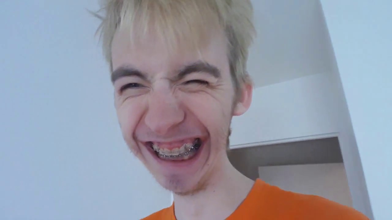JE METS DU CACA SUR LA MAIN DE THEKAIRI IL PÈTE UN PLOMB