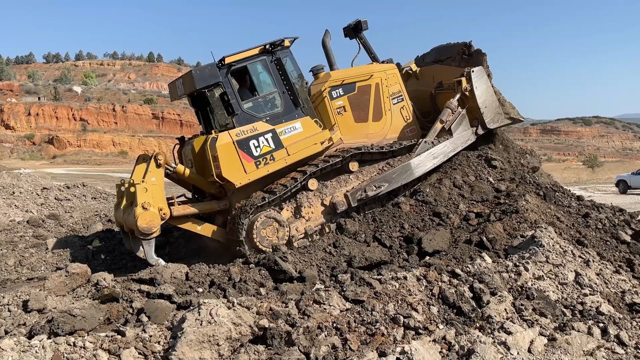 Caterpillar D7E Bulldozer Pushing Soil - Papaioannou Group