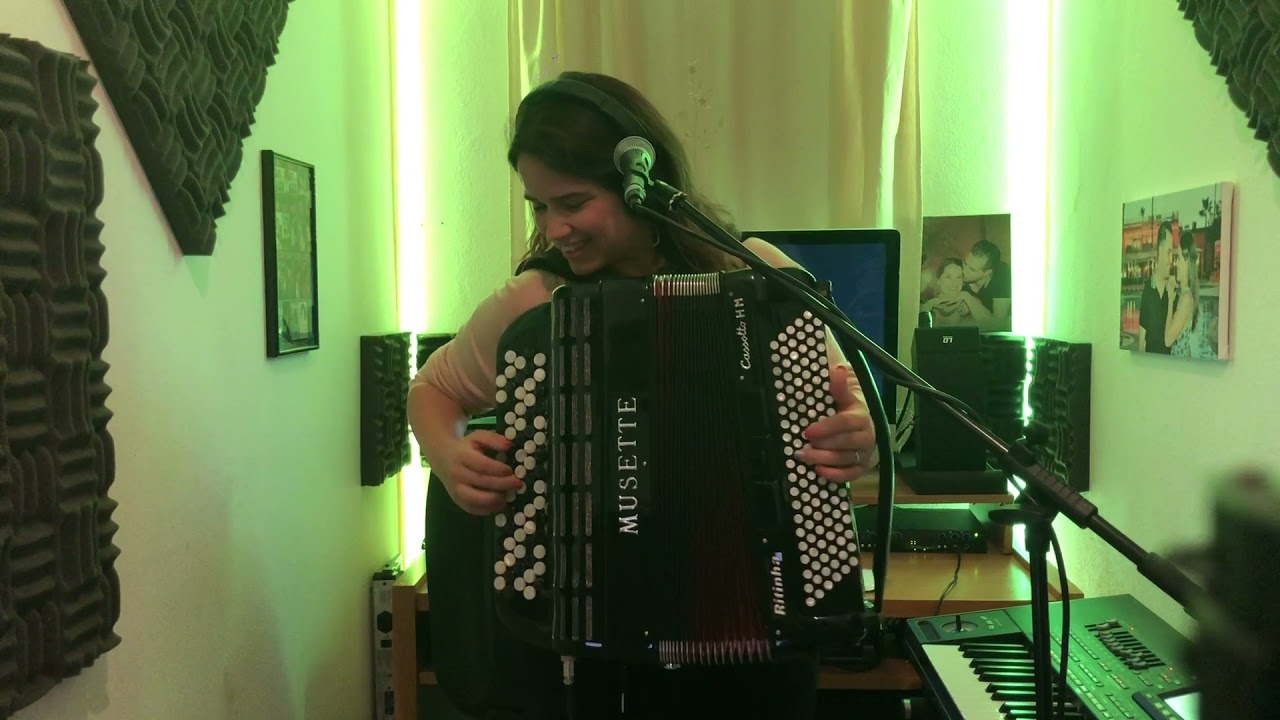 Rita Melo - Maneio (Não te encostes à parreira) Música Tradicional Portuguesa