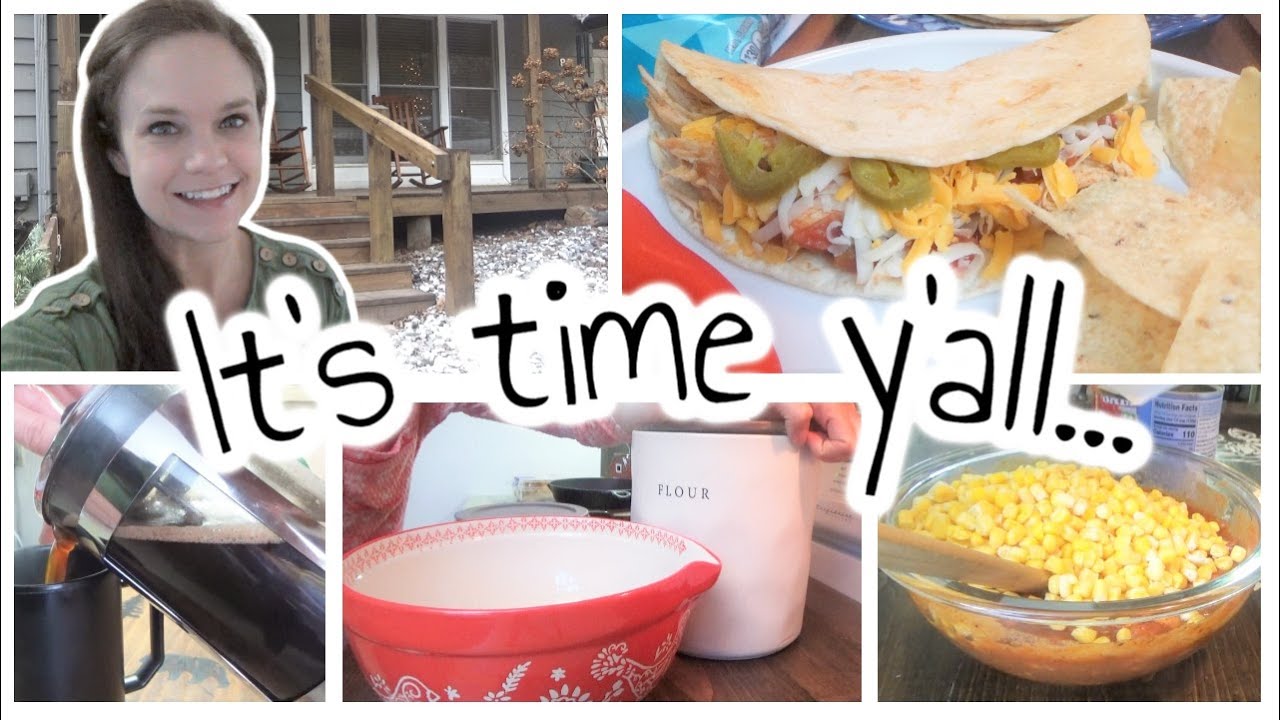 SOUTHERN Slow Cookin'! | Southwest Chicken Tacos and Taking Down Christmas