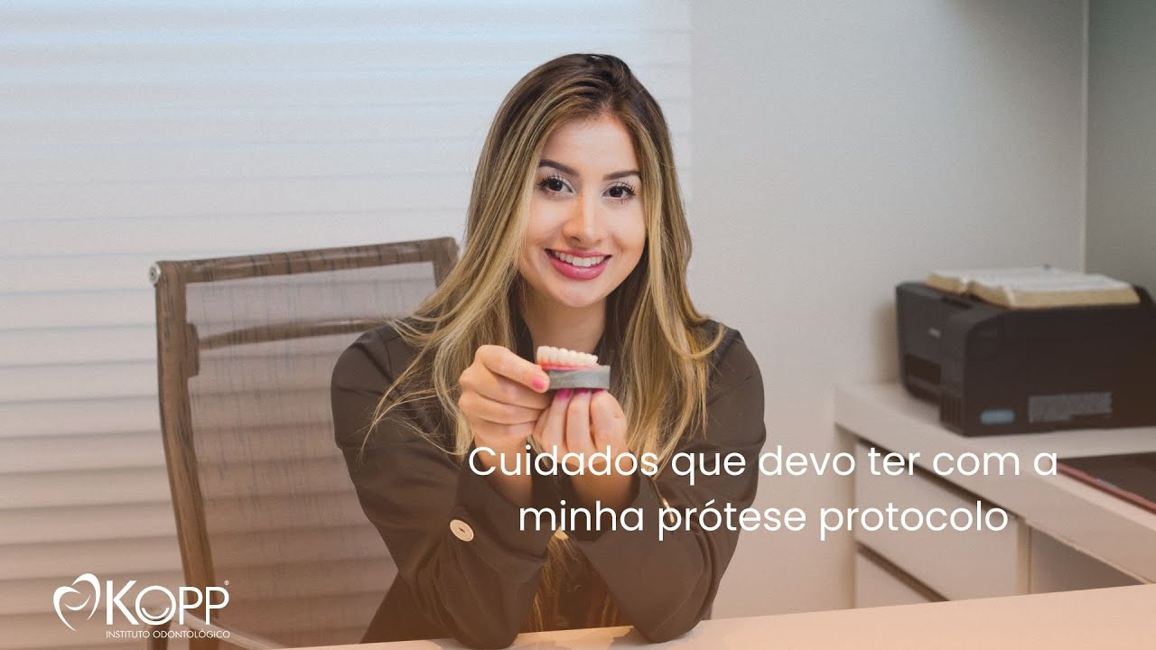 Minha prótese sobre implante tem mau cheiro, o que devo fazer?