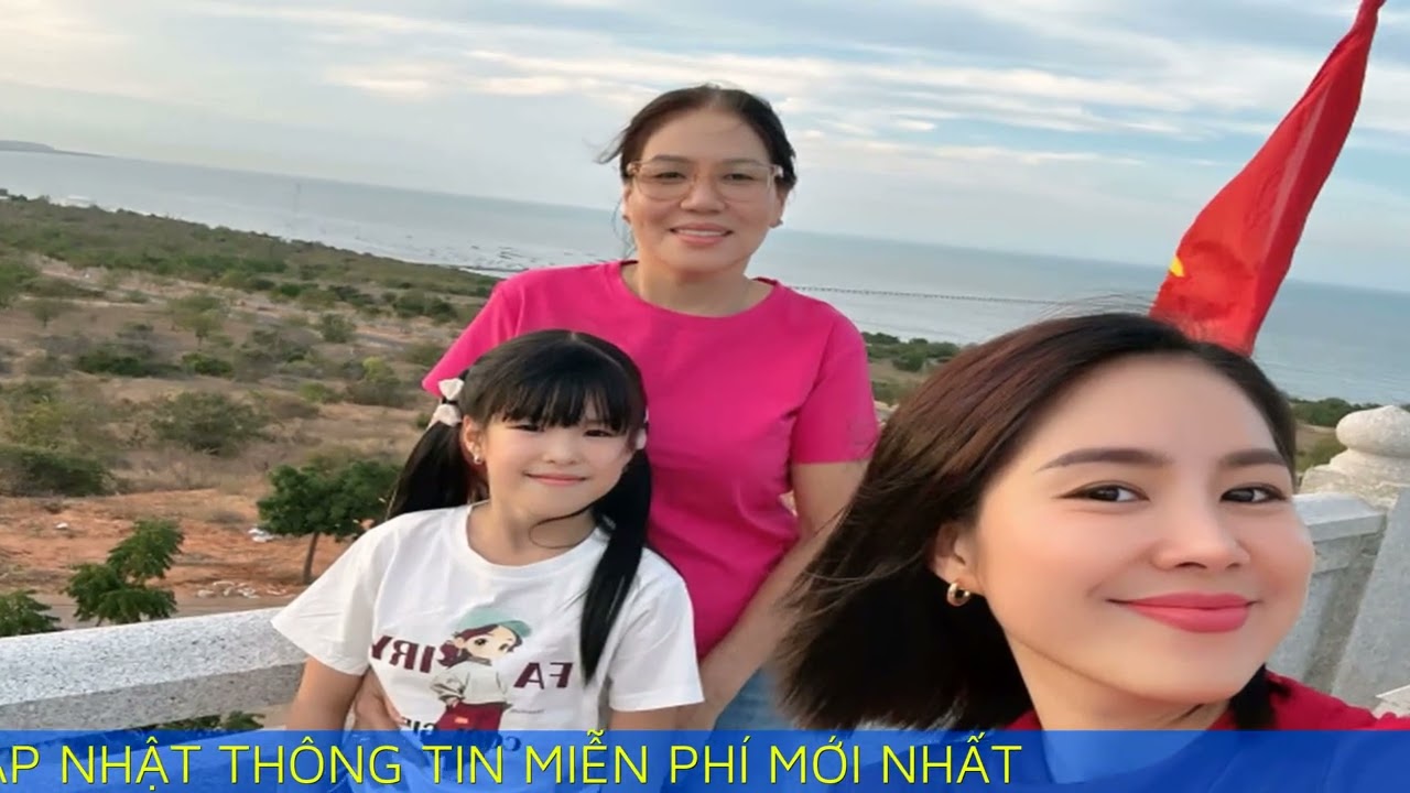 Vợ chồng Lê Phương đưa con về quê nội ăn Tết sớm