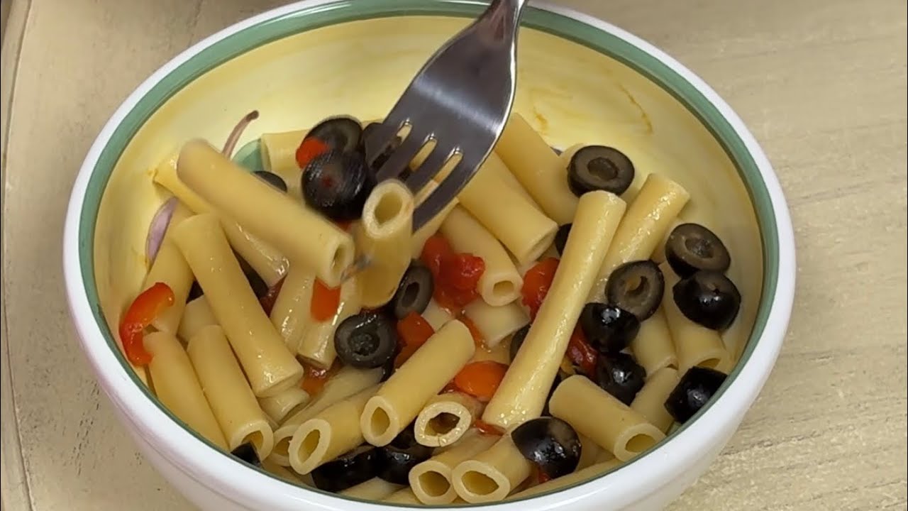 Быстрая паста с красным перцем и оливками. #вкусно