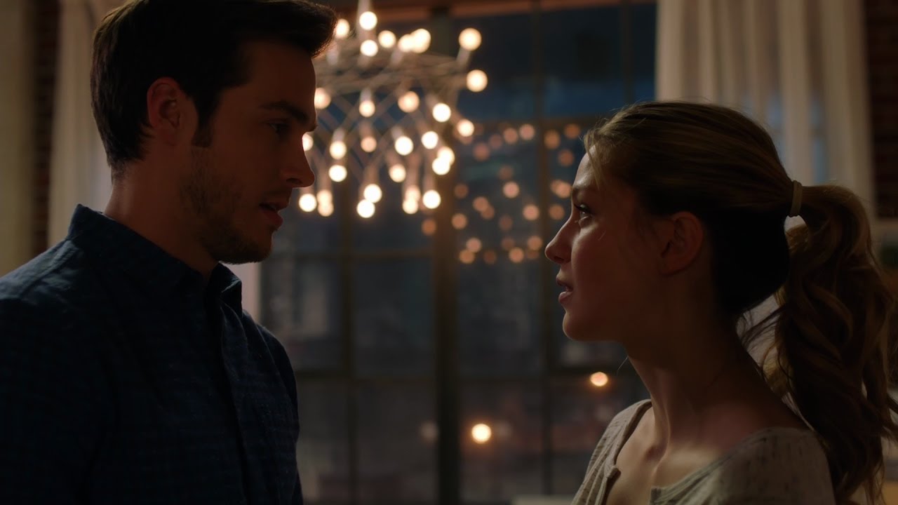 Kara & Mon El Kiss   Supergirl 2x13