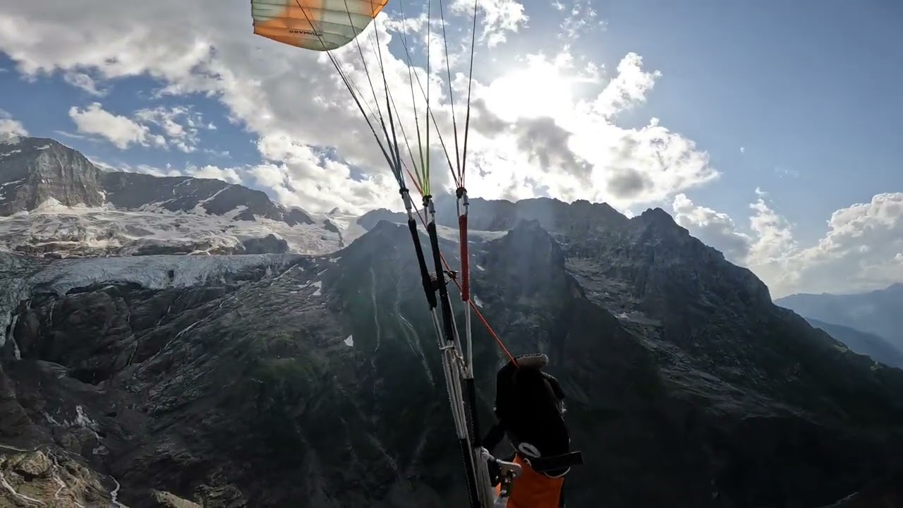 Hike and Fly Schreckhornhütte paragliding