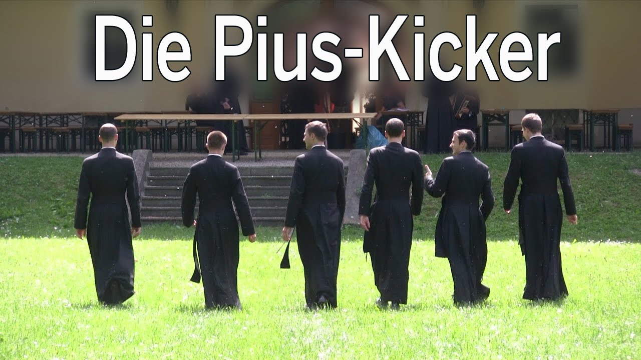 Piusbrüder spielen Fußball – Fußball WM in Russland