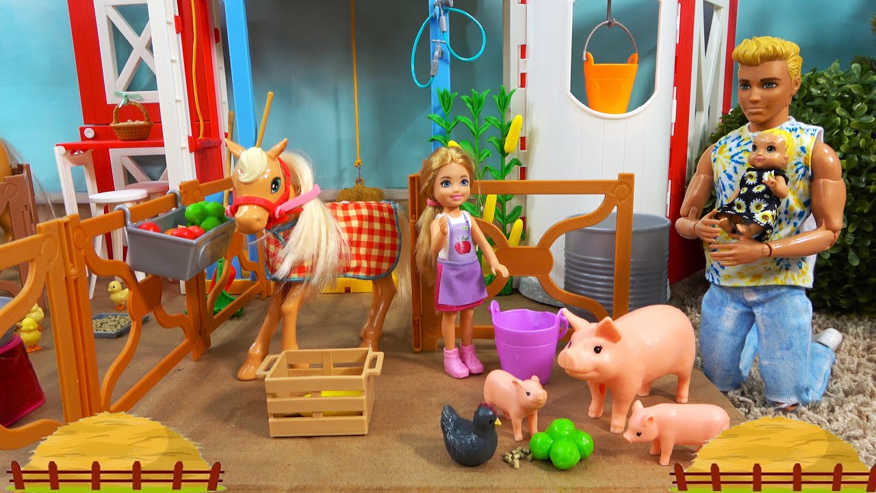 Barbie and Ken Farmers w Barbie's Baby and Barbie's Sister Chelsea Helping to Find Lost Little Pig