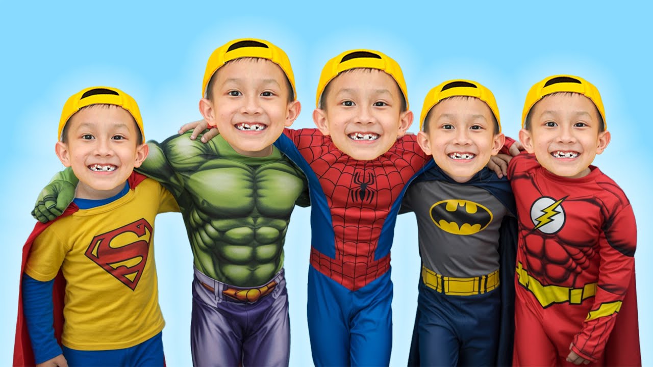 Niño se convierten en superhéroes con juguetes inflables | Canciones infantiles | BooTiKaTi Show ESP