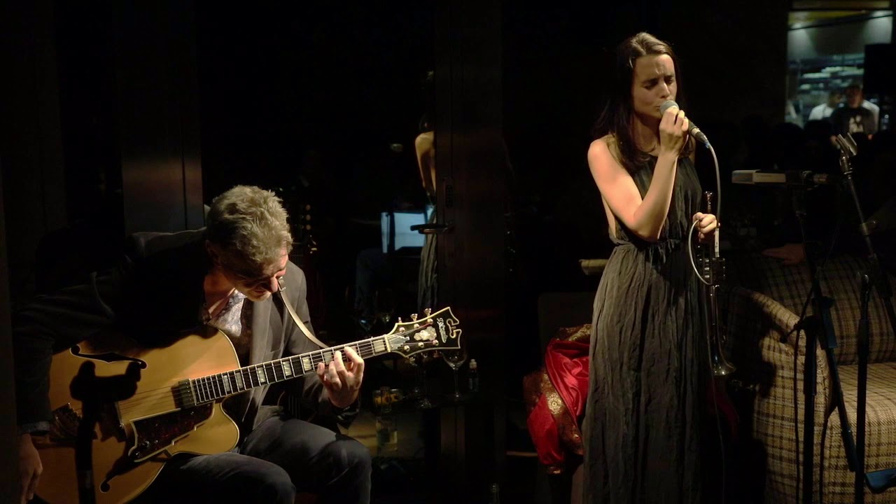 Andrea Motis & Josep Traver: Gloomy Sunday