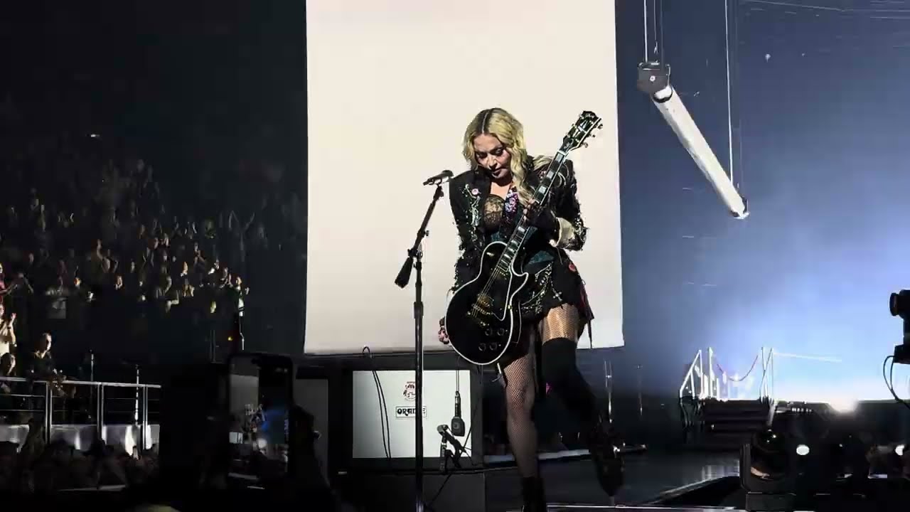 Madonna - Speech & Burning Up - The Celebration Tour - Paris - 20/11/2023