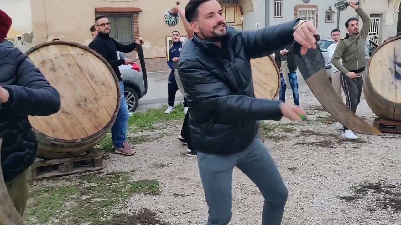 Festa di Sant'Antuono 2023 a Macerata Campania | 'U carr' 'e Casavr' (prove 11/12/2022)
