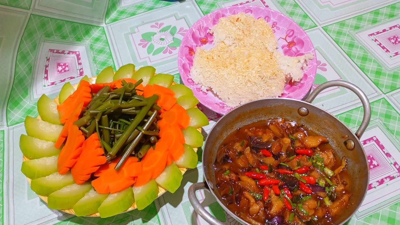 Kho quẹt tóp mỡ rau luộc dân dã mà đậm vị thân thương 
