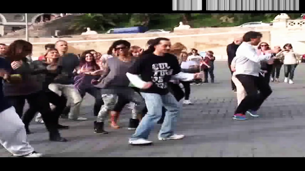 TARANTELLA 2015 ORA BALLA e CANTA  NAPOLI