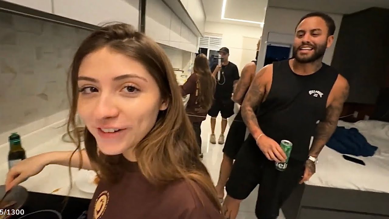 Sofia Espanha foi conhecer a casa nova do jhow | Live twitch sofiaespanha 