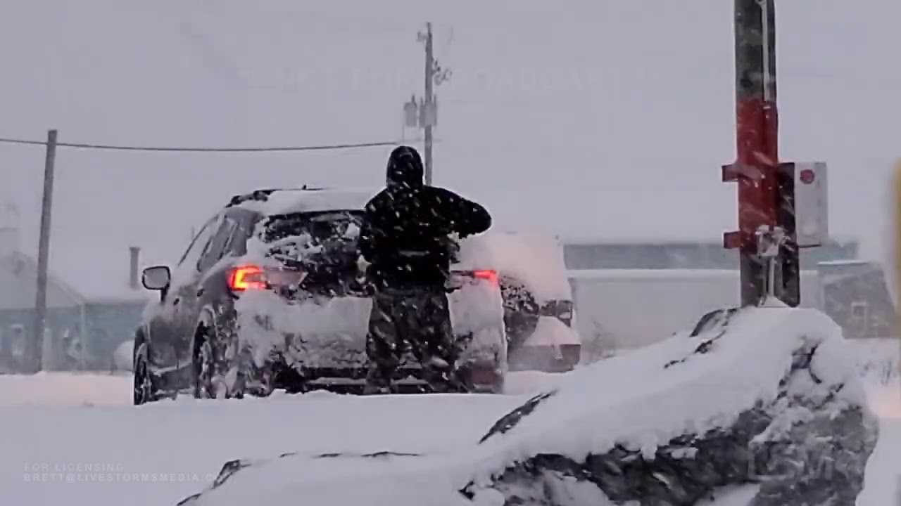 02-01-2021 Leesport,PA Tractor Trailers Stuck As Cleanup Crews Battle Intense Snowfall Rates