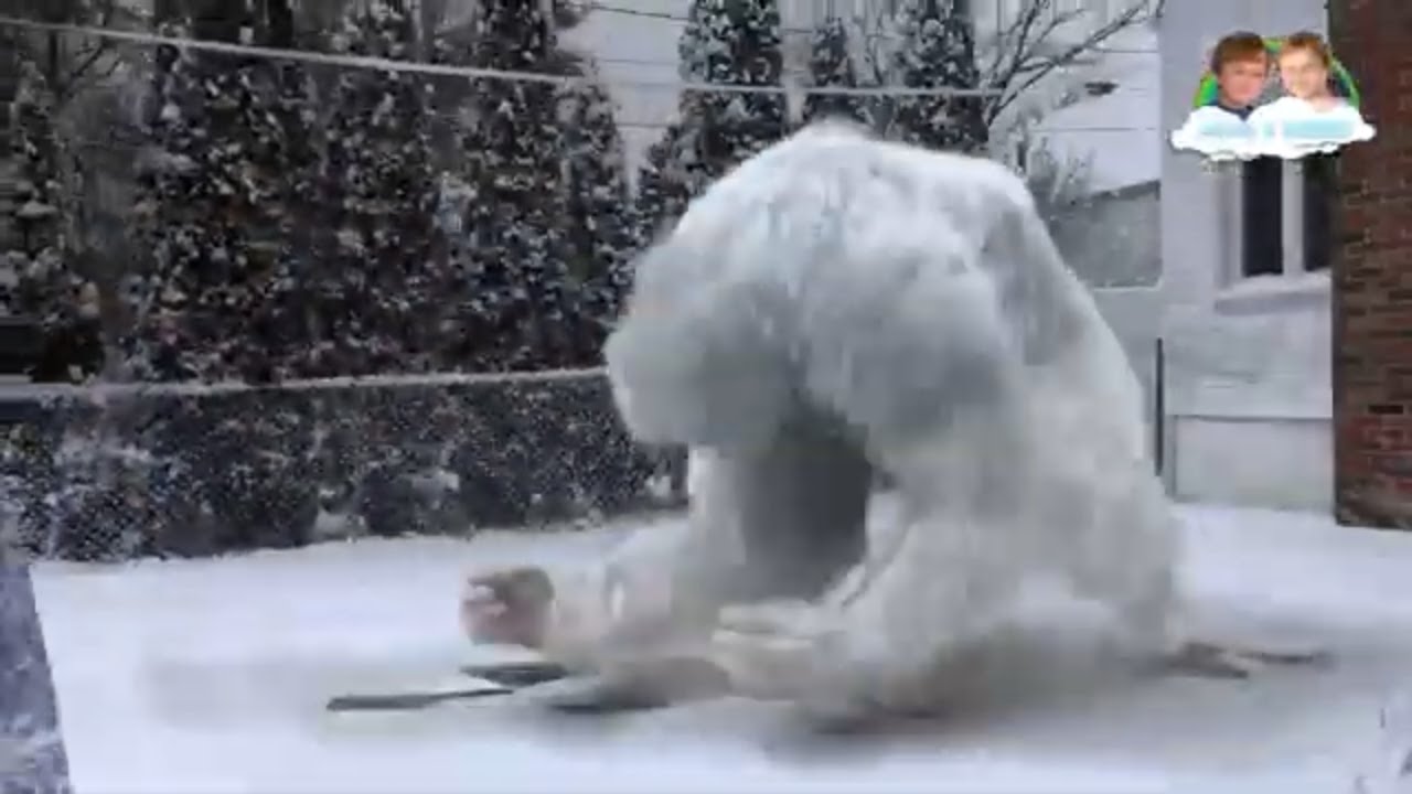 Jacob and Robert Fight the Snow Monster. Captain JR is back with a Magical Adventure. Learn Italian.