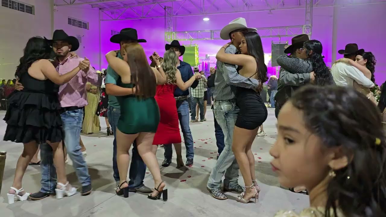 Bonita cumbia al estilo de Conjunto Landaverde con la gente de satevo y sus alrededores