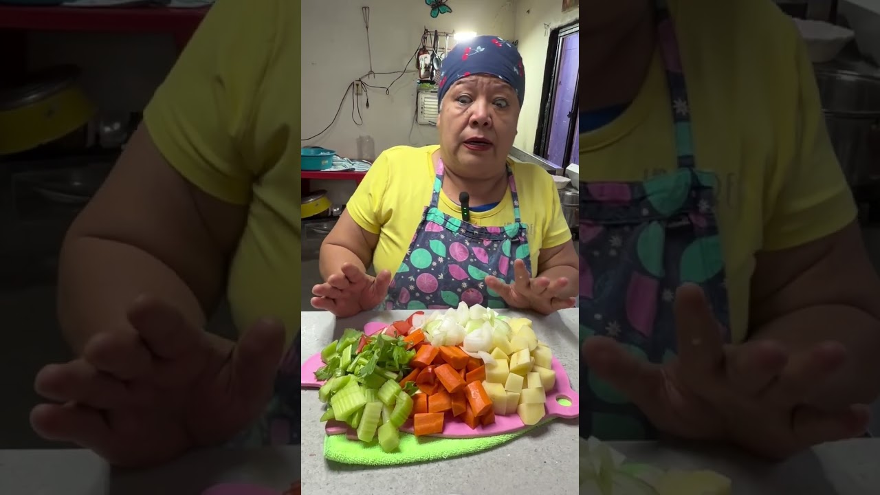 Acompáñame a preparar un rico caldo de mariscos ￼￼fácil y rápido!