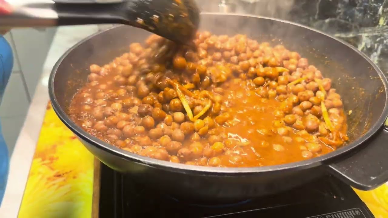 #Chole Bhature #Aaj humne ghar par banaye crispy aur fluffy Chole Bhature 😋☕ jo mood fresh kar de!🌸
