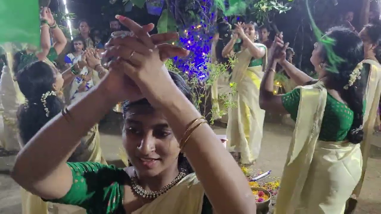 ടീം ആതിരയുടെ തിരുവാതിരക്കളി