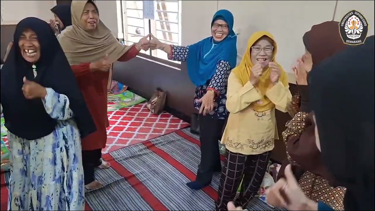 Terapi Tertawa Mengatasi Stres pada Lansia
