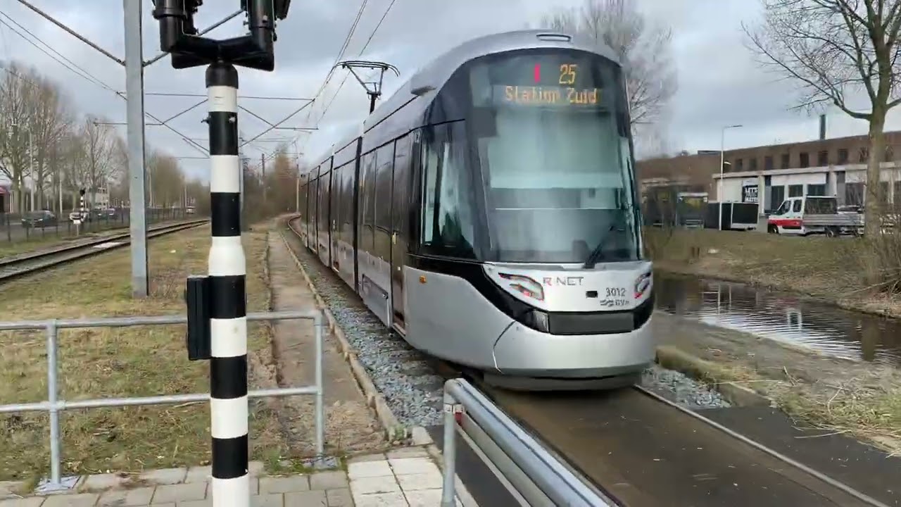 Vertrekt de 15G CAF Urbos Tram 25 3012 in Tram Halte Sacharovlaan