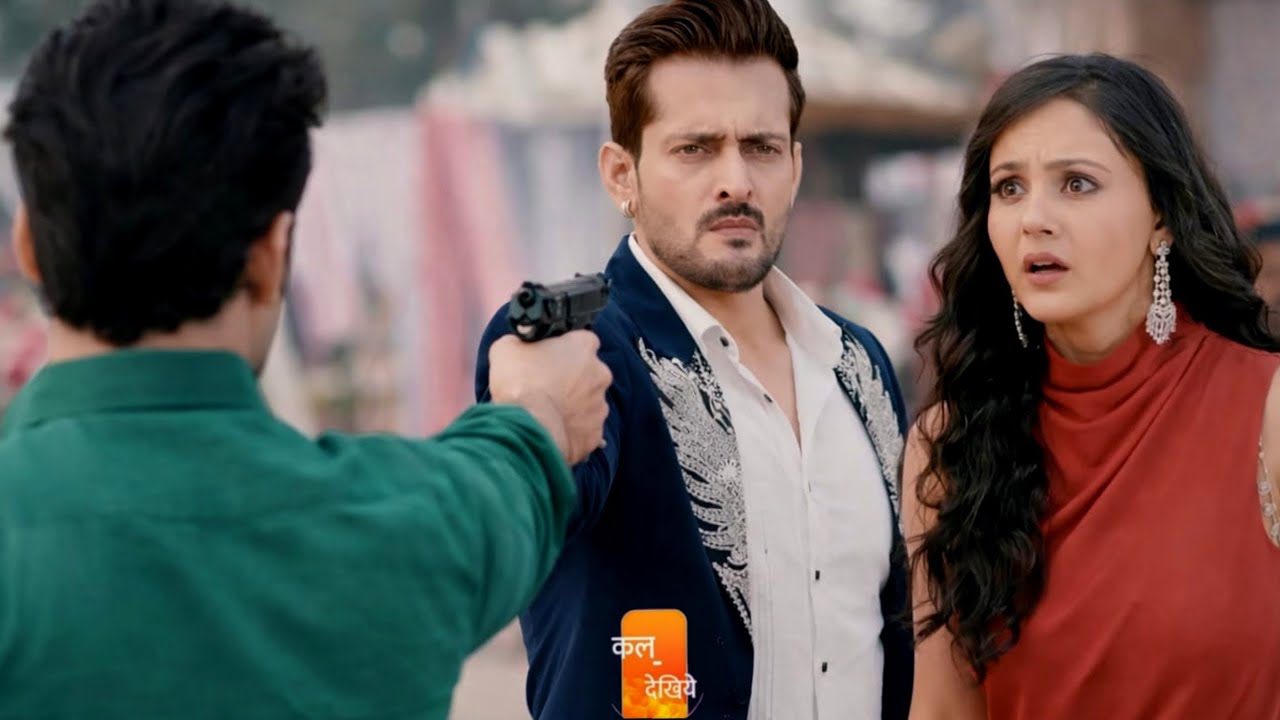 Veer Points Gun At Akhil & Warns Him To Stay Away From Radhika & Niya || Lakshmi Niwas || Big Twist 