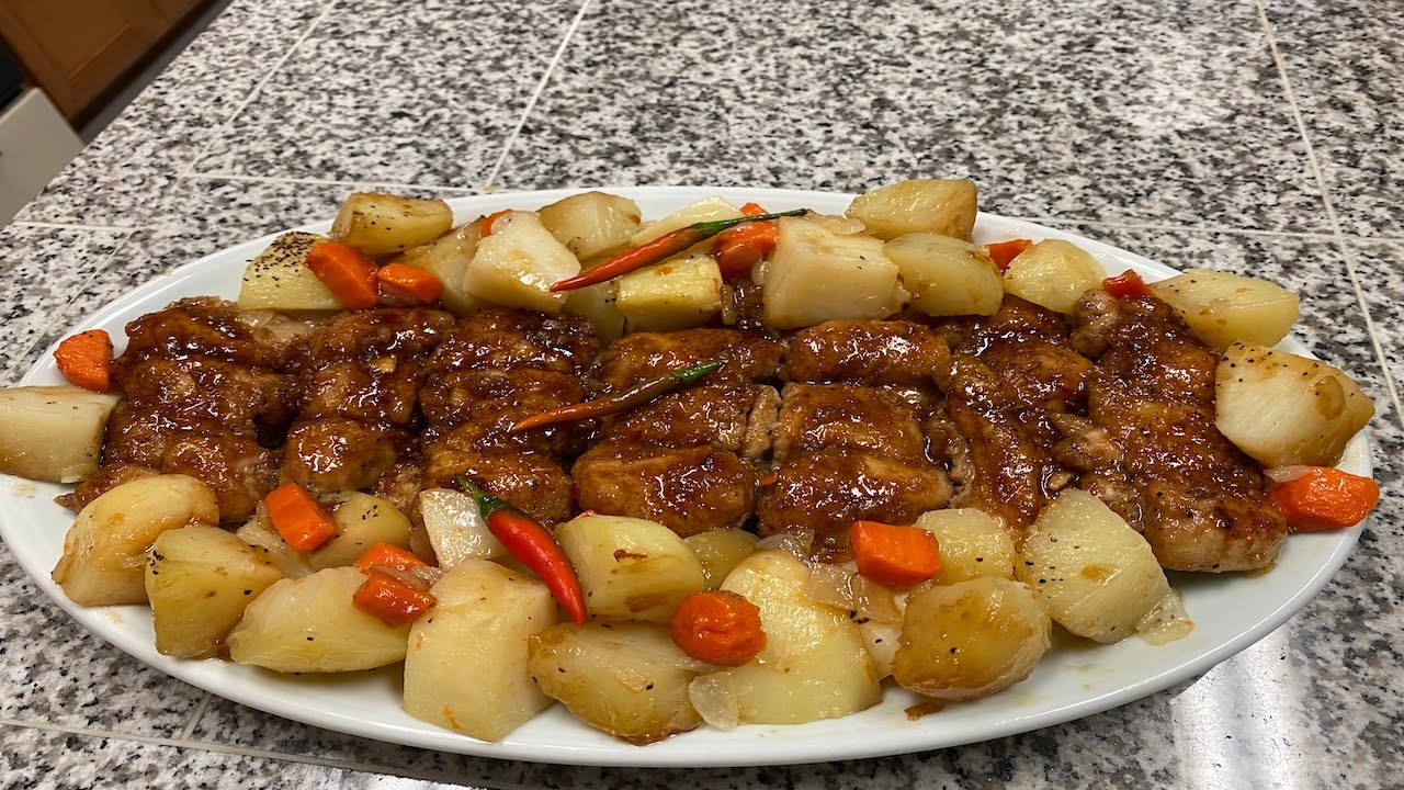 Nhà có đùi gà, làm món gà đúc lò thơm ngon bất ngờ, và nước sốt là linh hồn cho món gà này