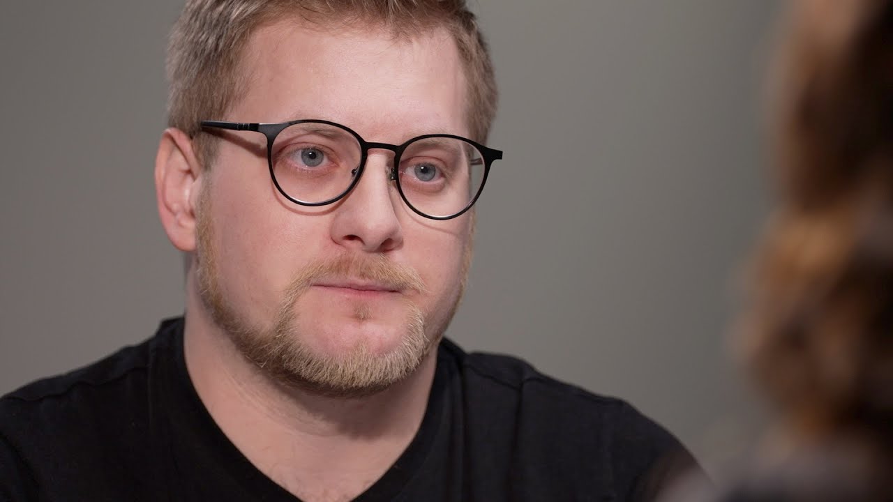Zneuž&iacute;val ho učitel, on teď pom&aacute;h&aacute; obětem: Okol&iacute; to vidělo, nikdo s t&iacute;m nic neudělal, ř&iacute;k&aacute; Papr&scaron;tein