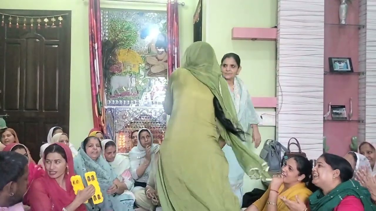 लो जी नीलवाल गांव में पोता होणे की खुशी में गा देई घणी कसूती जकड़ी 💃💃💃👌👌🤣🤣🤠🤠9518812182🙏🙏