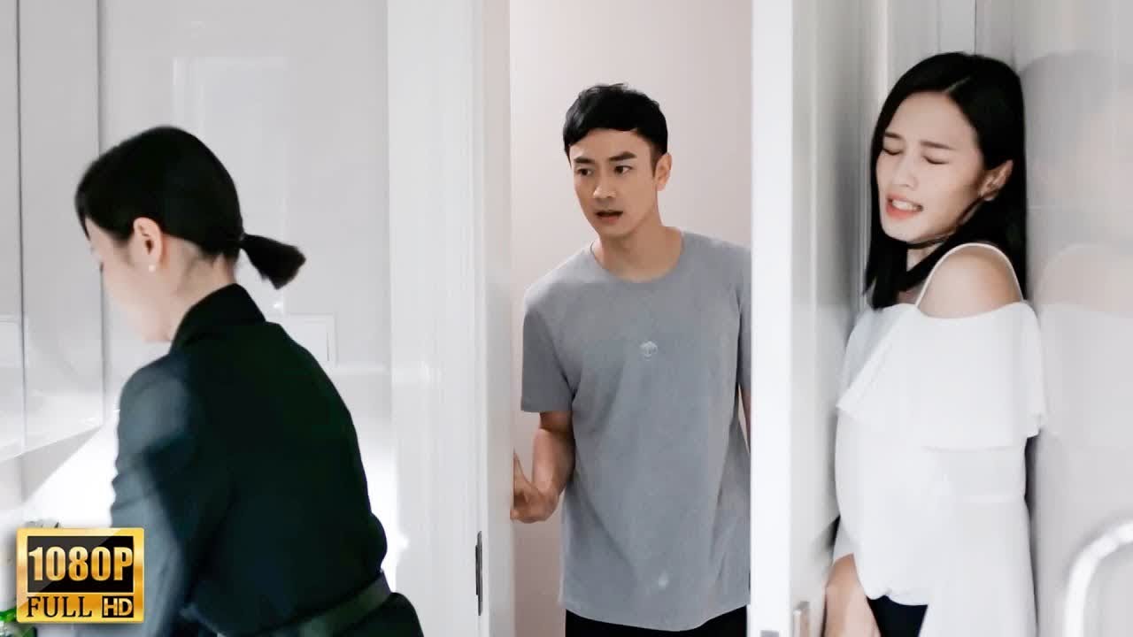 【Full Movie】丈夫把小三帶回家一夜激情，怎料第二天妻子突然回來，嚇得他腿都軟了！