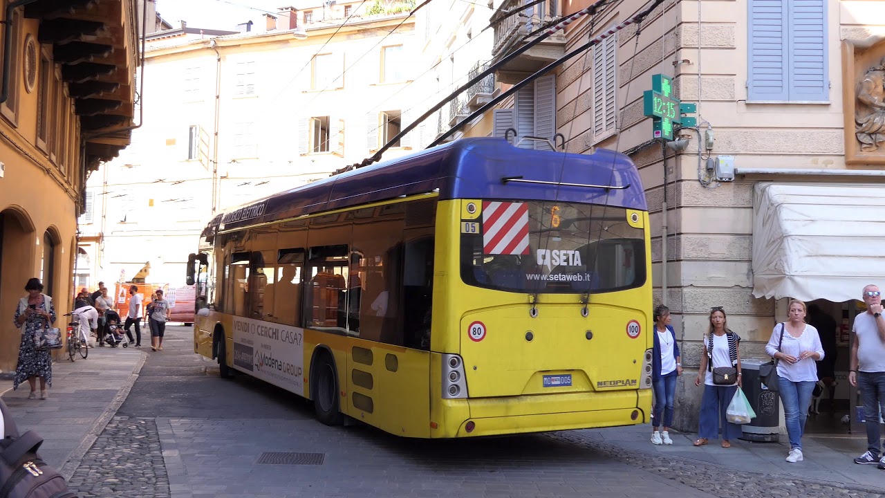 O Busse in Modena Italien 4K