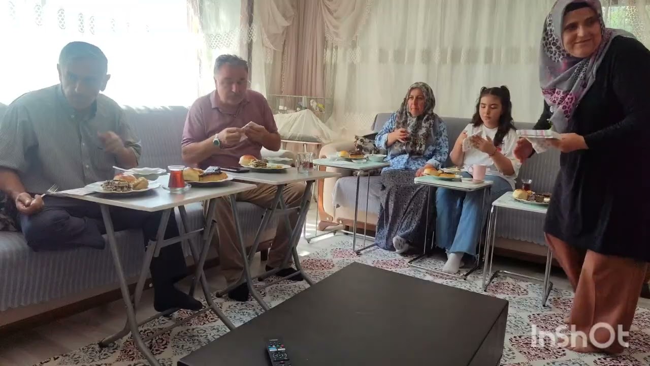   Cumartesi Misafirim vardı ablama doğum günü süprizi ve bahçede  sebze toplamasi
