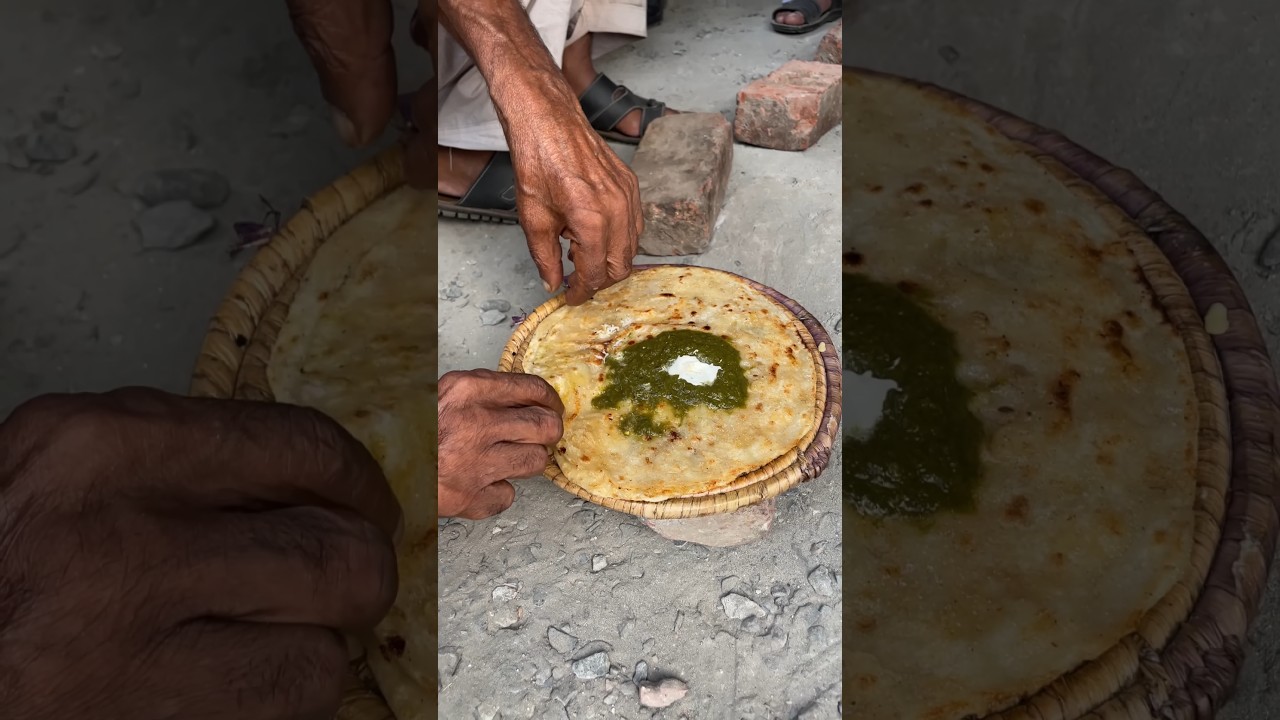 CHACHA  SELLING DESI SAAG PARATHA|#saagparatha #desinashta #breakfast