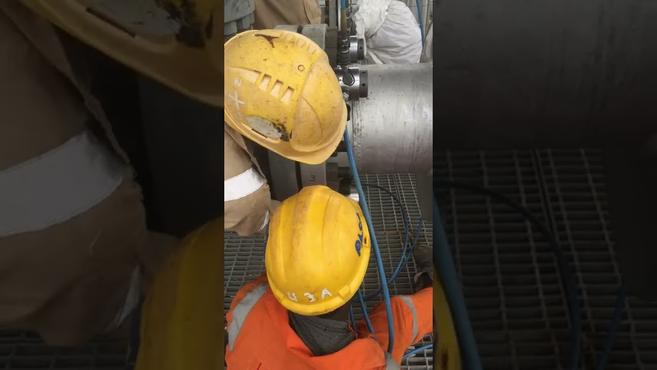Bolt tensioning preparation, procedure and manual handling of an 18 Inch high pressure pipe