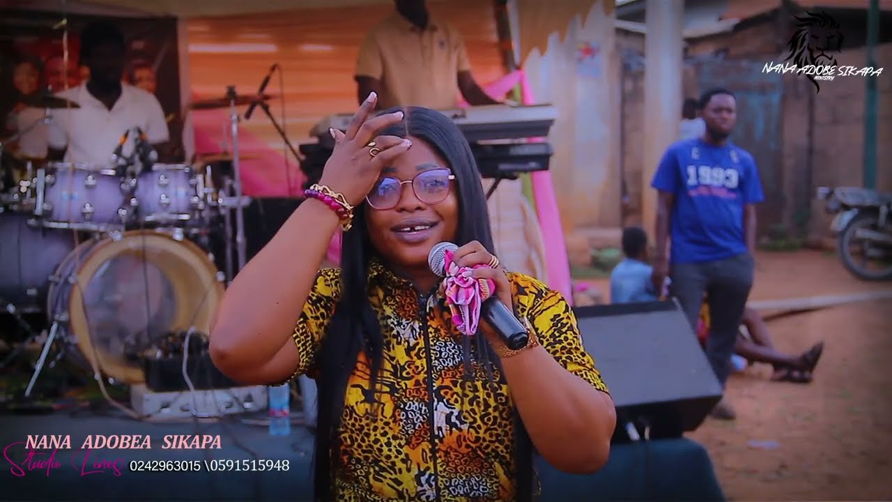 Powerful worship by Nana Adobea Sikapa at Kintampo market 
