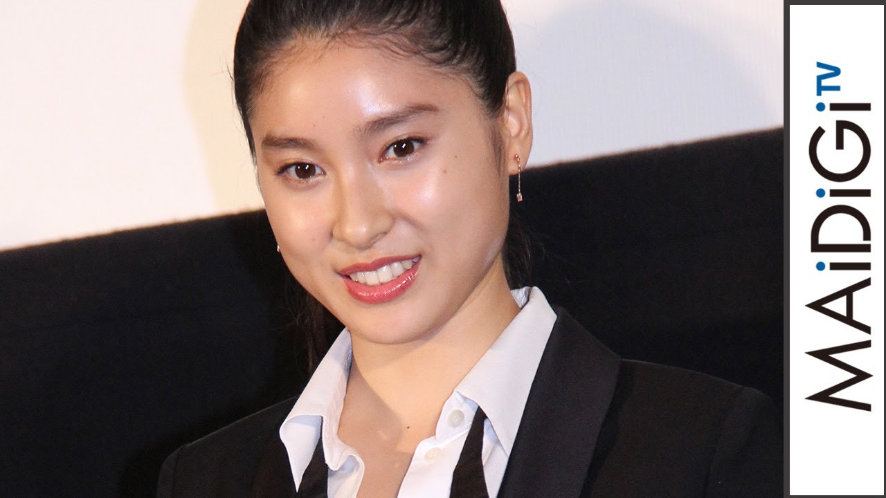 土屋太鳳、男装タキシードでイケメンに！　片寄涼太ら「兄系イケメンズ」絶賛　映画「兄に愛されすぎて困ってます」完成披露イベント1