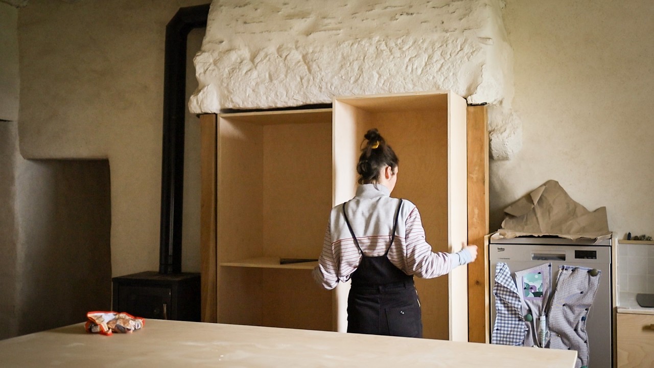 Construire un meuble petit déjeuner dans une cheminée abandonnée ? 😅