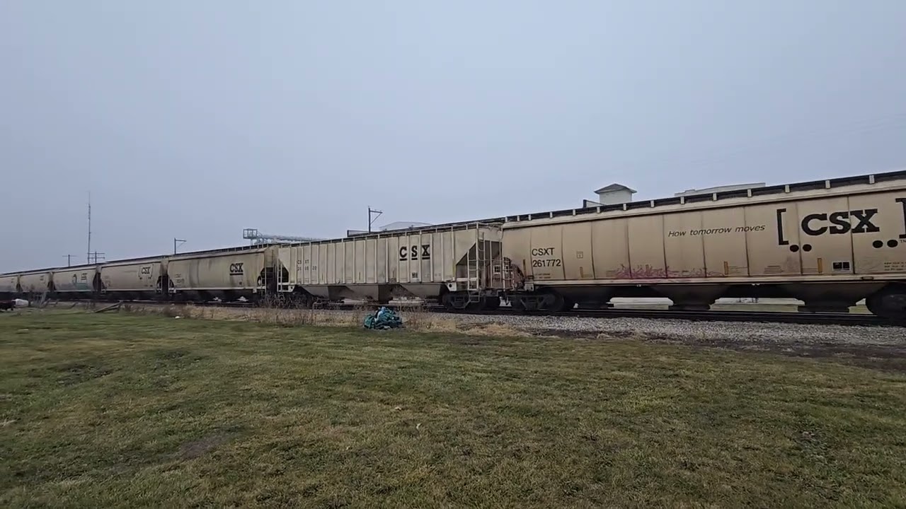 CSX Grain Train Through El Paso IL with a Chessie Hopper