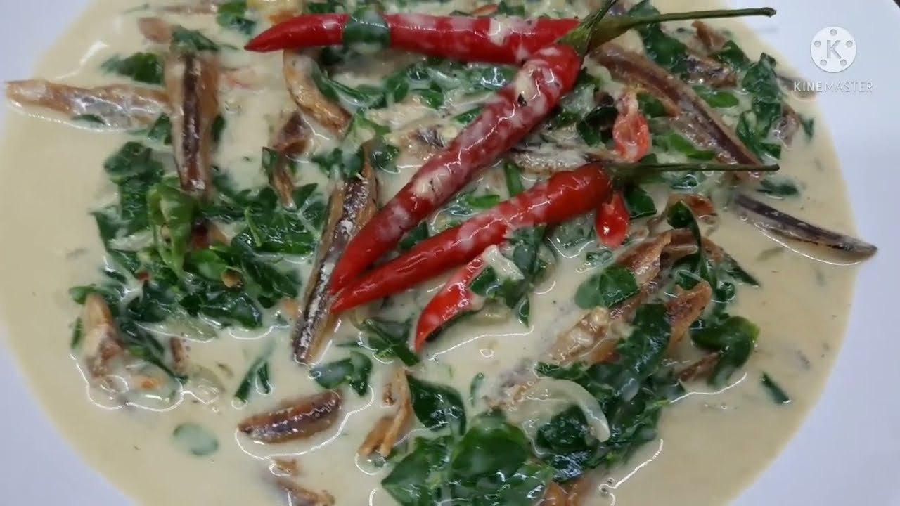 GINATAANG MALUNGAY AT DILIS | MORINGA LEAVES WITH COCONUT MILK AND DRIED FISH