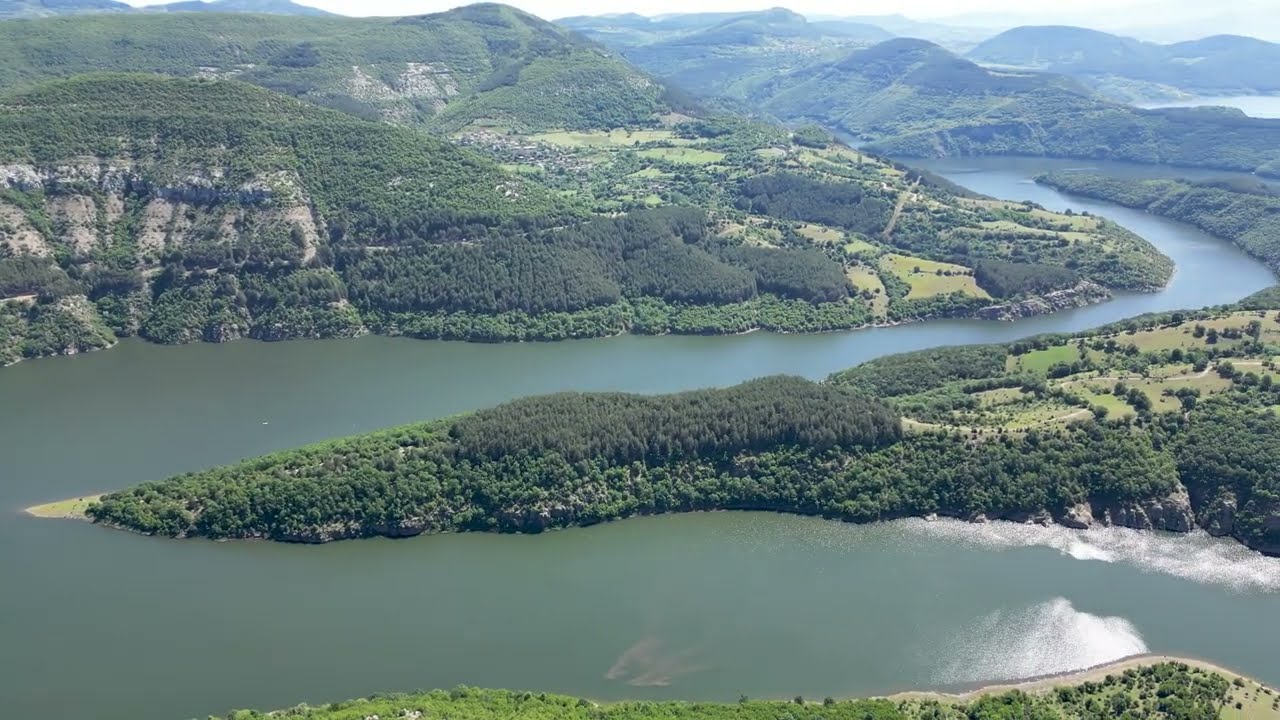💧🌄✨Арда в пълноводие: Епичното лице на Завоя подкова