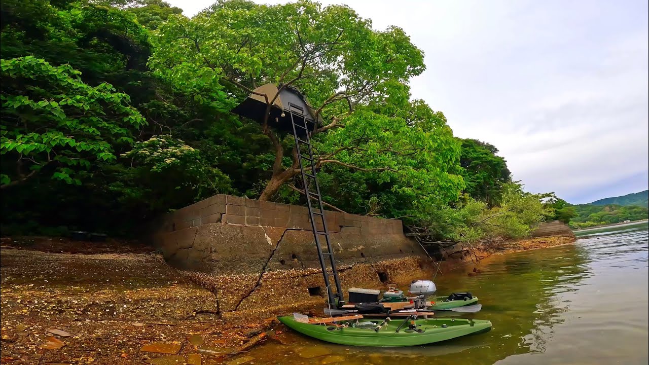 謎の廃墟にツリーハウスを建てて釣りして泊まってみたよ！