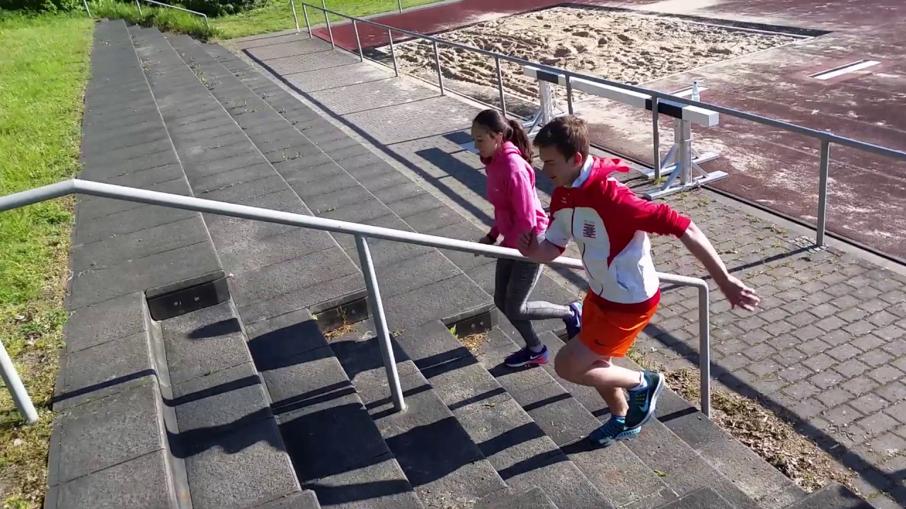 Lauf- und Sprungübungen an der Treppe