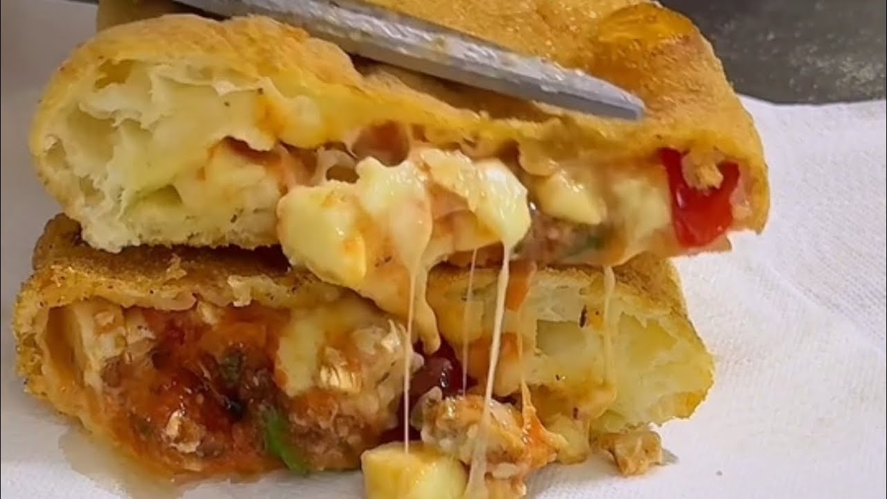 Pizza fritta 🍕🥰🇩🇿 طريقة تحضير بيتزا فريتا 🍕