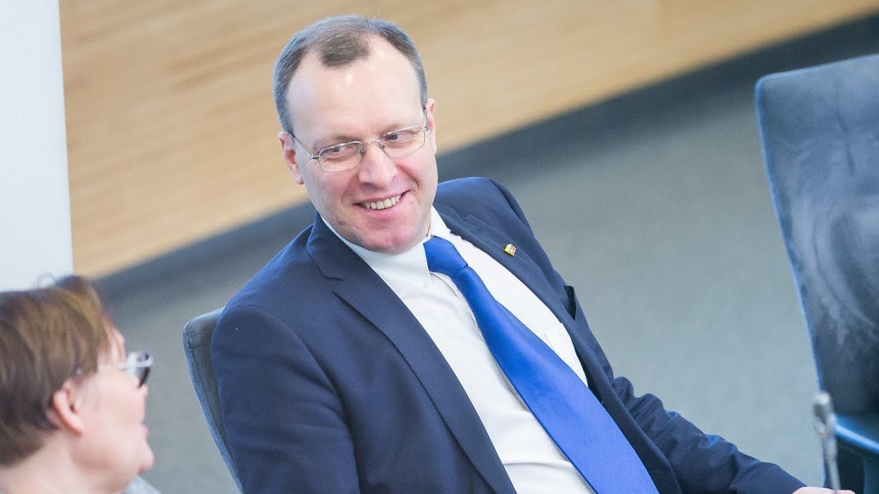 Seimas nesusitvarko su Nagliu Puteikiu – jis atsisako palikti Seimo viešbutį