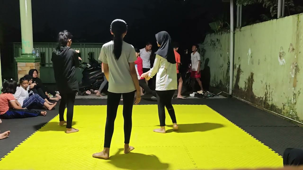 Kata Beregu Cewek Arata Karate Champion