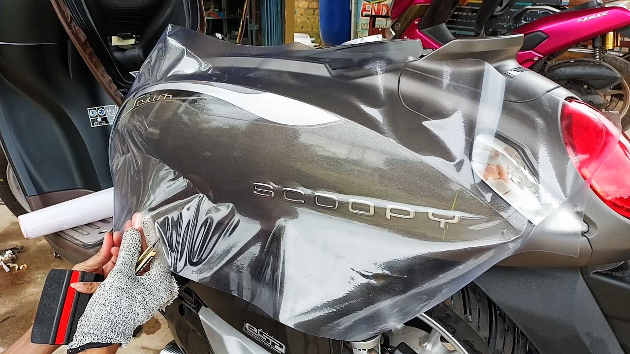 Pasang skotlet Scoopy putih transparan glossy wrap sticker
