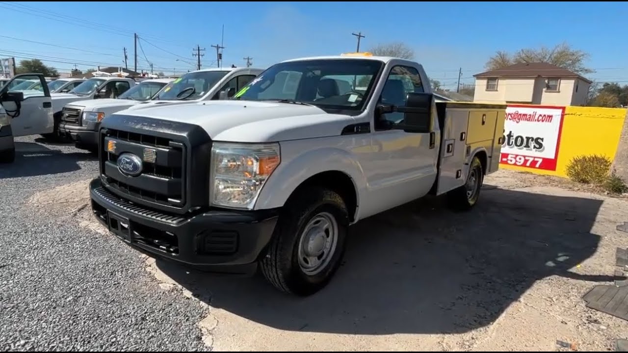 Продается Ford F250 Regular Cab 2016 года выпуска с кузовом для сервисного обслуживания.
