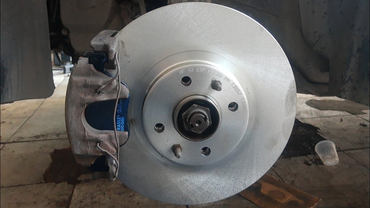 Substituição de disco e pastilhas de e freio Fiat Linea LX sem ABS. Passo á passo. Acompanhe ...