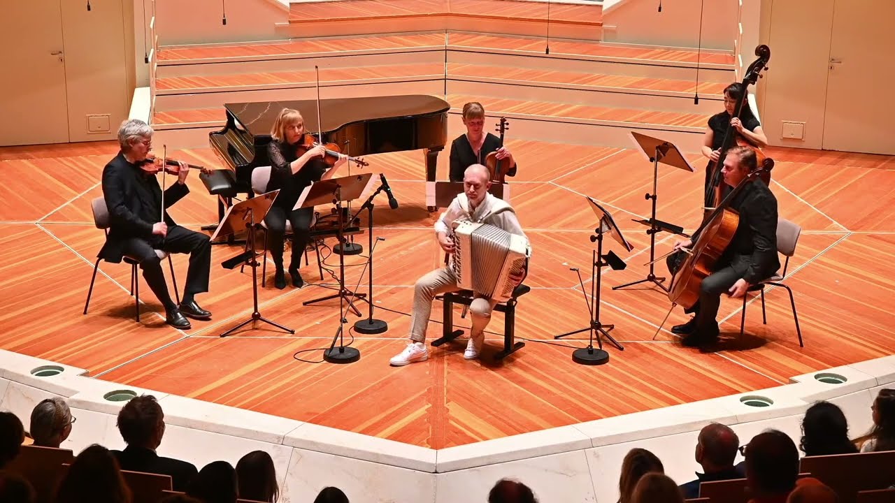 Баянист Эдуард Аханов. КОНЦЕРТ В БЕРЛИНСКОЙ ФИЛАРМОНИИ / Eduard Akhanov in Berliner Philharmoniker.